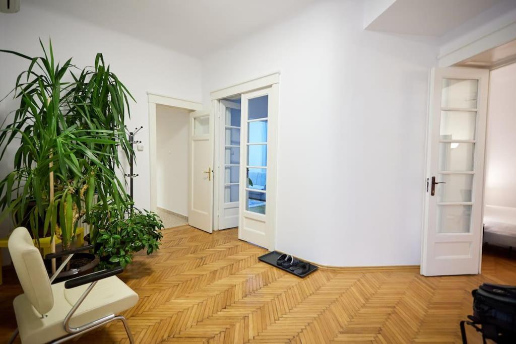 Caragiale Apartment Букурещ Екстериор снимка