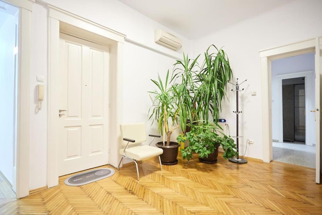 Caragiale Apartment Букурещ Екстериор снимка